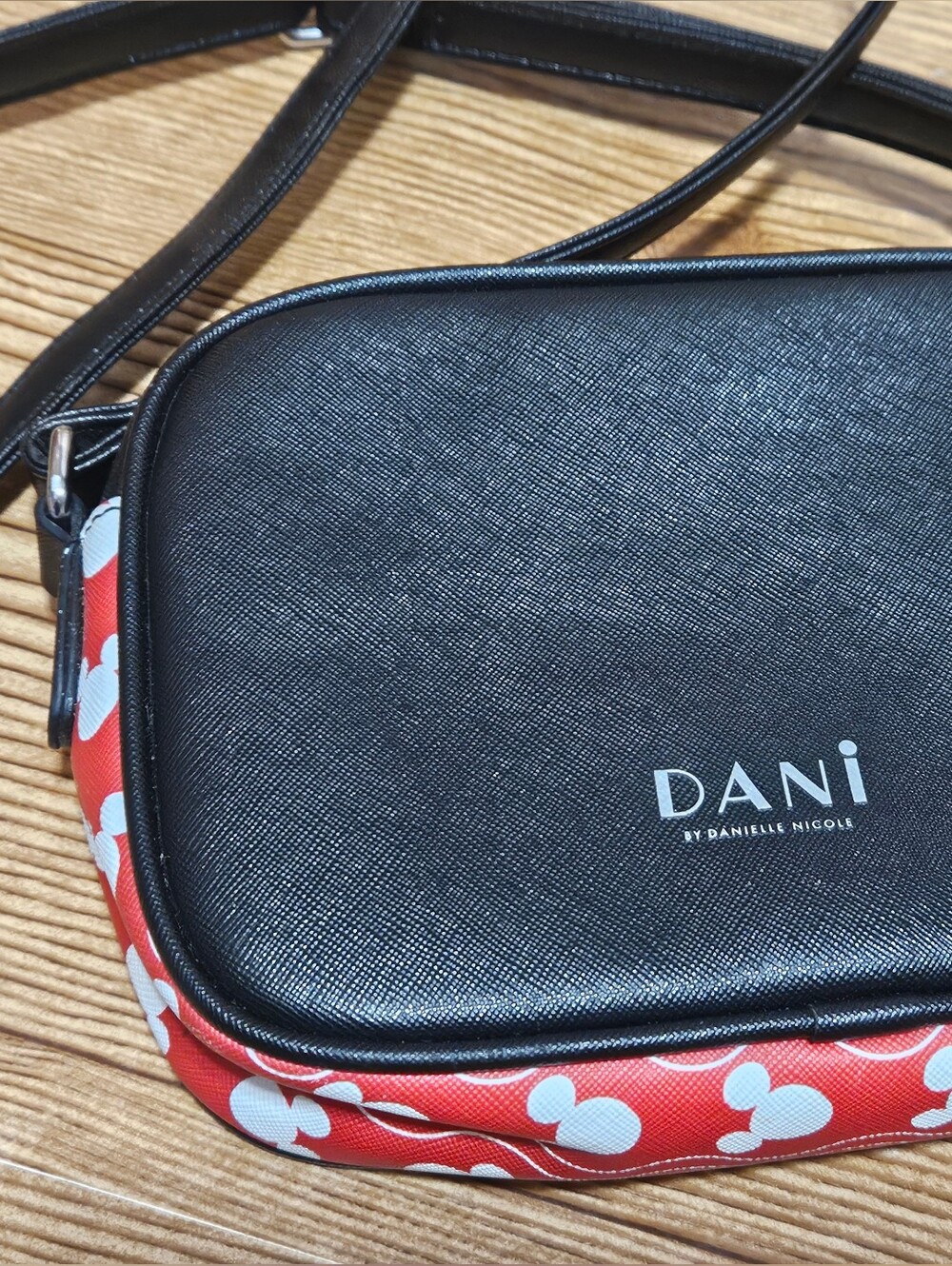 Disney x Dani Mickey Crossbody Purse - Picture 3 of 9